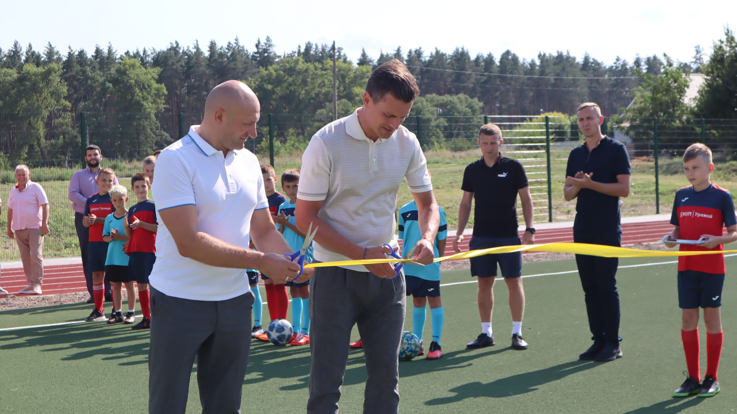 Скічко і Бондаренко перерізають стрічку