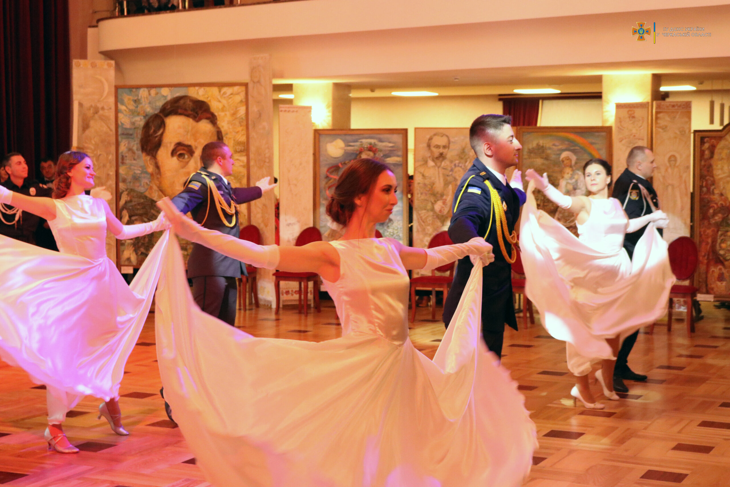 офіцерський бал